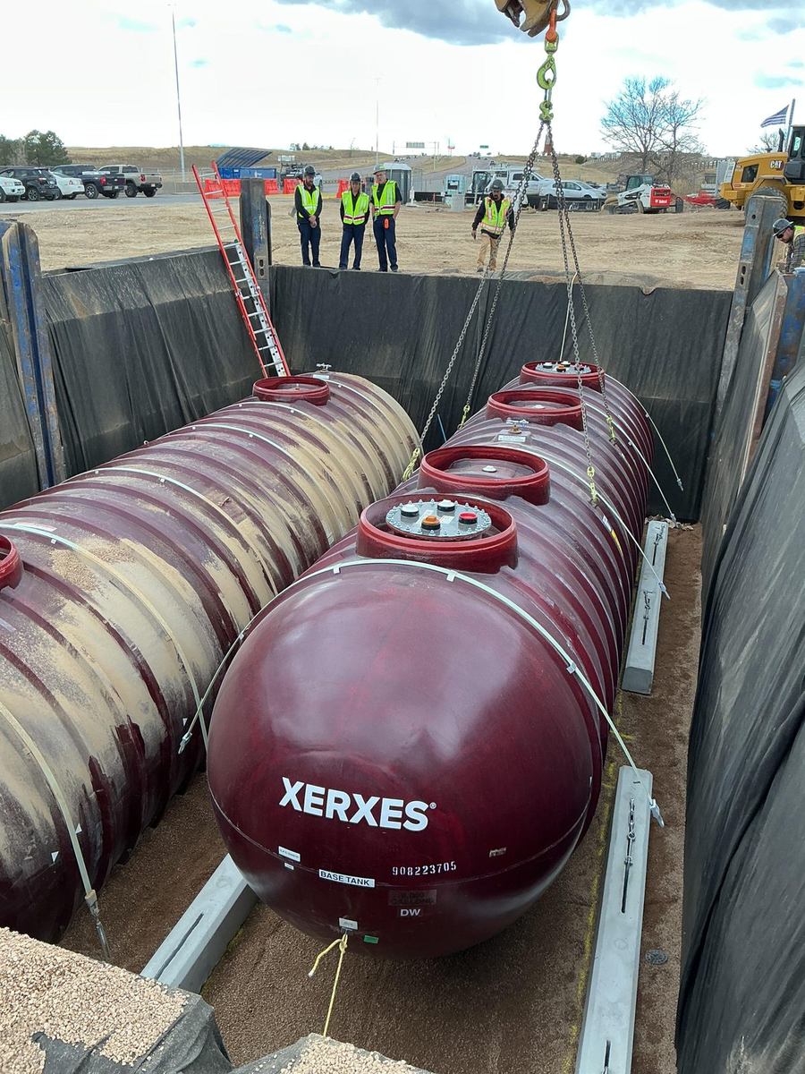 Crew rigging fiberglass fuel tanks into place in the pit